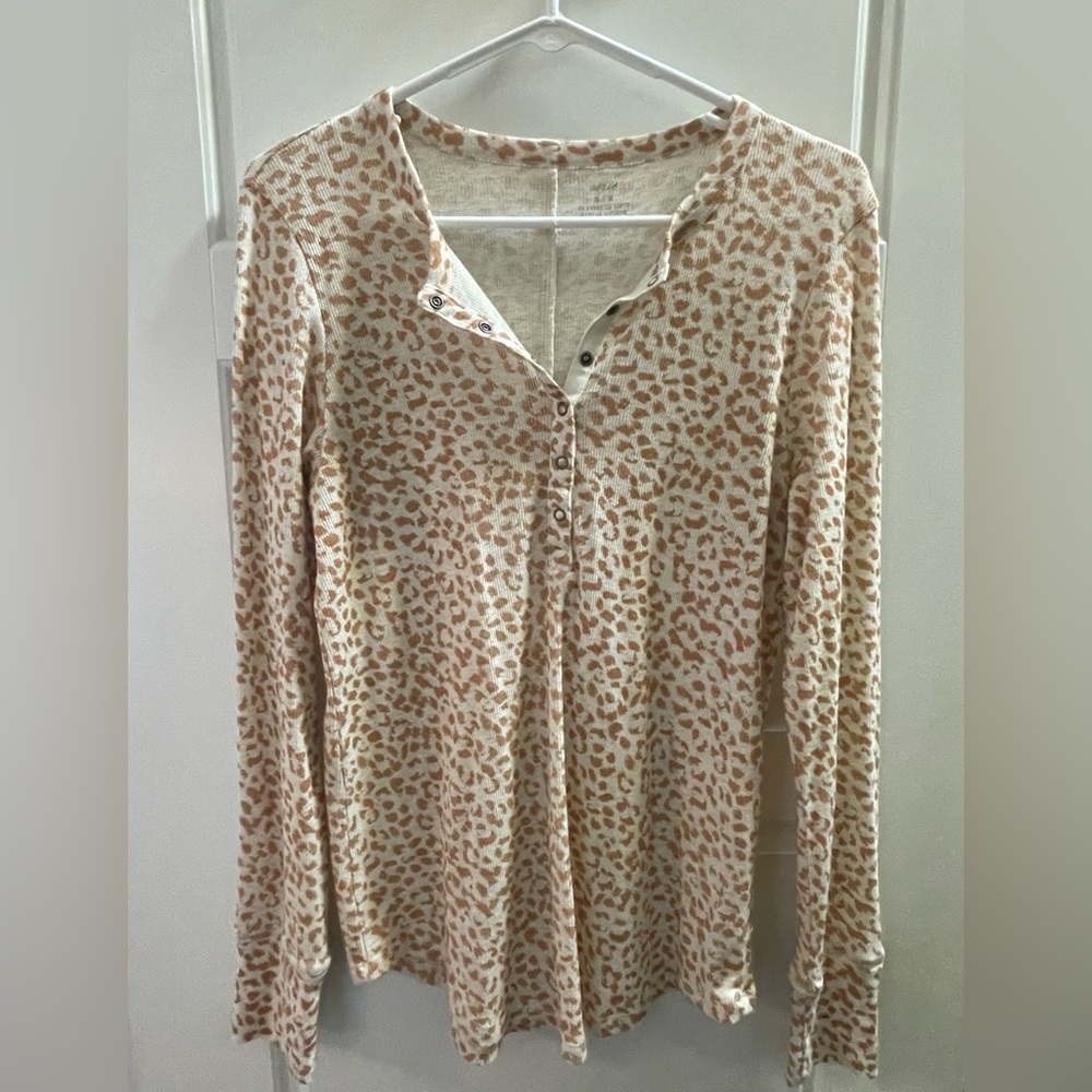 Long sleeve Cheetah Aerie Top